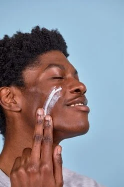 Carbon Theory Vitamin E & Tea Tree Oil -Brown Technies Magasin carbon theory vitamin e tea tree oil creme legere hydratante pour peaux a problemes acne 1