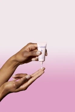 Caudalie Resveratrol-Lift 8 Caudalie Resveratrol-Lift -Brown Technies Magasin caudalie resveratrol lift creme intense yeux effet raffermissant 2