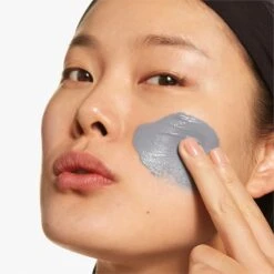 Clinique All About Clean 2-in-1 Charcoal Mask + Scrub -Brown Technies Magasin clinique all about clean 2 in 1 charcoal mask scrub masque purifiant visage 2