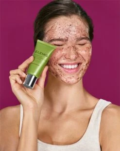 Elemis Superfood Blackcurrant Jelly Exfoliator -Brown Technies Magasin elemis superfood blackcurrant jelly exfoliator gommage revitalisant nutrition et hydratation 2