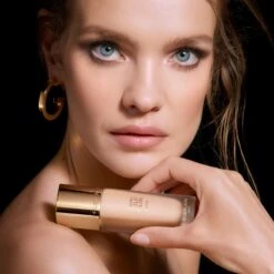 GUERLAIN Parure Gold Skin Kabuki Brush -Brown Technies Magasin guerlain parure gold skin kabuki brush pinceau kabuki fond de teint 3