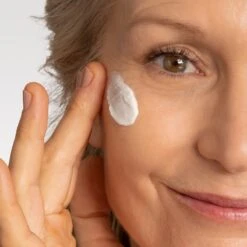 Lancome Lancôme Rénergie Nuit Multi-Lift -Brown Technies Magasin lancome renergie nuit multi lift creme de nuit raffermissante anti rides visage et cou 2