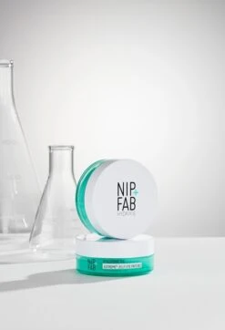 NIP+FAB Hyaluronic Fix Extreme4 -Brown Technies Magasin nipfab hyaluronic fix extreme4 masque gel yeux 1