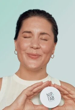 NIP+FAB Hyaluronic Fix Extreme4 -Brown Technies Magasin nipfab hyaluronic fix extreme4 masque gel yeux 4