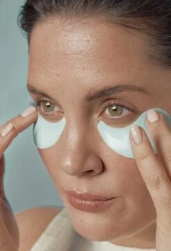 NIP+FAB Hyaluronic Fix Extreme4 -Brown Technies Magasin nipfab hyaluronic fix extreme4 masque gel yeux 5