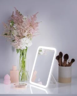 Notino Beauty Electro Collection Make-up Mirror With LED Lights -Brown Technies Magasin notino beauty electro collection make up mirror with led lights miroir de maquillage avec eclairage led 3