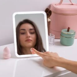 Notino Beauty Electro Collection Make-up Mirror With LED Lights -Brown Technies Magasin notino beauty electro collection make up mirror with led lights miroir de maquillage avec eclairage led 4