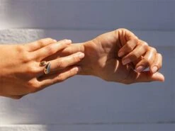 OPI Infinite Shine 3 -Brown Technies Magasin opi infinite shine 3 vernis a ongles couvrant 3