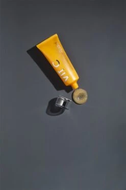 Rodial Vit C Papaya Enzyme Scrub -Brown Technies Magasin rodial vit c papaya enzyme scrub exfoliant enzymatique pour une peau lumineuse et lisse 2