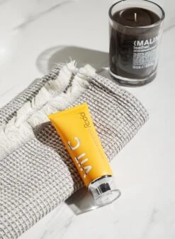 Rodial Vit C Papaya Enzyme Scrub -Brown Technies Magasin rodial vit c papaya enzyme scrub exfoliant enzymatique pour une peau lumineuse et lisse 3