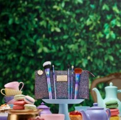 Sigma Beauty Alice In Wonderlad Brush Set 13 Sigma Beauty Alice In Wonderlad Brush Set -Brown Technies Magasin sigma beauty alice in wonderlad brush set kit de pinceaux avec pochette 3