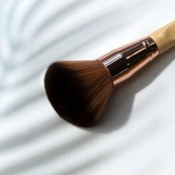 So Eco Bronzer Brush -Brown Technies Magasin so eco bronzer brush pinceau poudre bronzante avec poils hypoallergeniques 2