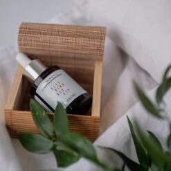 Souletto Lily Blossom & Asian Pomelo Calming Facial Oil -Brown Technies Magasin souletto lily blossom asian pomelo calming facial oil huile nourrissante visage pour la nuit 2