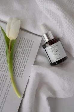 Souletto Ylang Ylang & Tonka Calming Facial Oil 13 Souletto Ylang Ylang & Tonka Calming Facial Oil -Brown Technies Magasin souletto ylang ylang tonka calming facial oil huile nourrissante visage pour la nuit 2