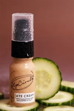 UpCircle Eye Cream 7 UpCircle Eye Cream -Brown Technies Magasin upcircle eye cream creme apaisante yeux aux extraits de cafe 1