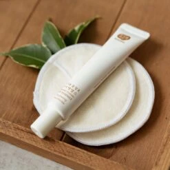 WHAMISA Organic Flowers Eye Essence -Brown Technies Magasin whamisa organic flowers eye essence essence contours effet lifting contour des yeux 1